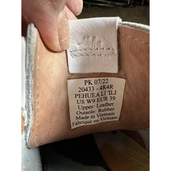 OluKai Women's Pehuea Li Ili Leather Sneaker Shoes Size 9 $120 in White - Picture 7 of 7